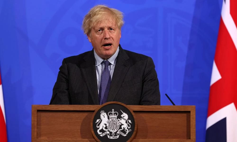 Τζόνσον: Ανοικτή προοπτική να ταξιδέψουν οι πλήρως εμβολιασμένοι Βρετανοί